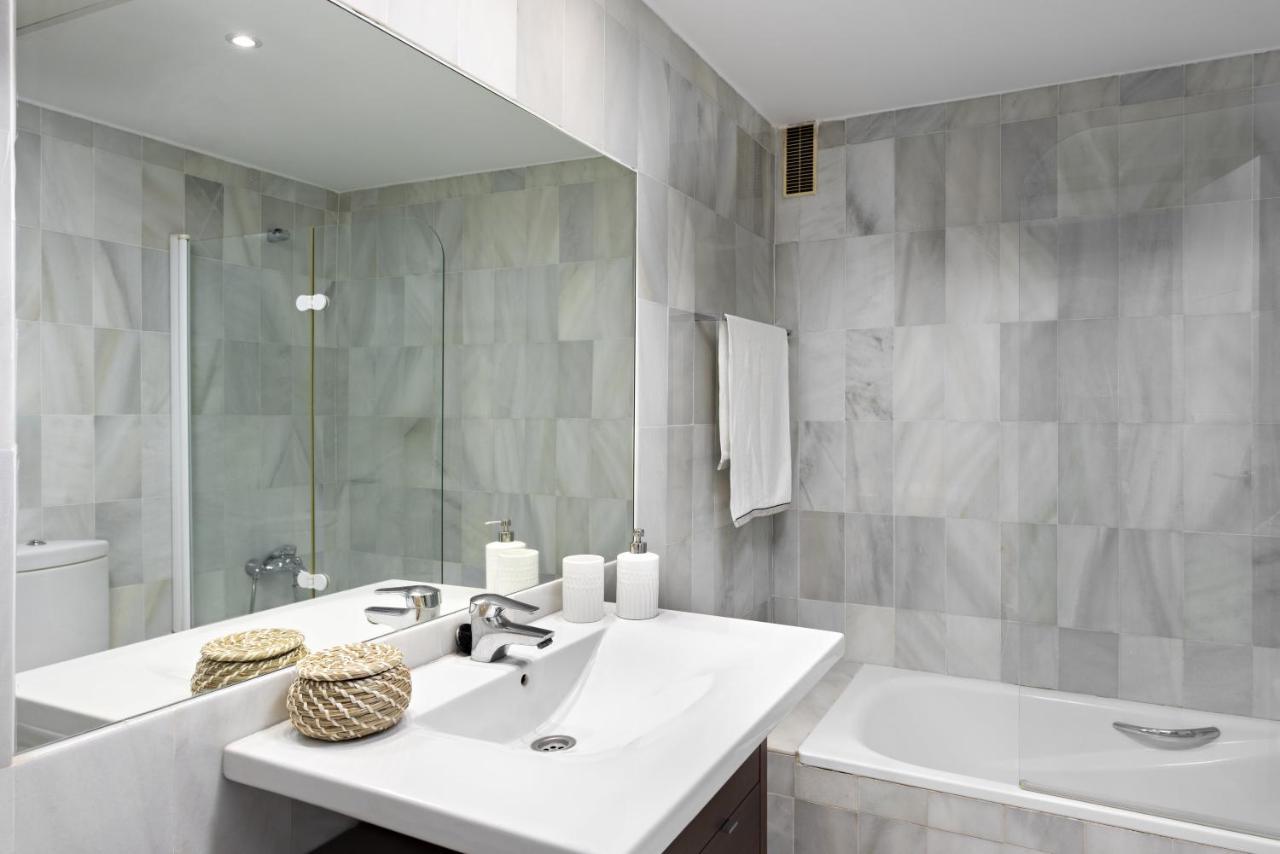 Two Bedroom Apartment In Puerto Banus With Terrace 마르베야 외부 사진